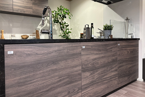 キッチン背面壁バックパネル | シンビエンス世田谷尾山台 | 新築分譲マンション